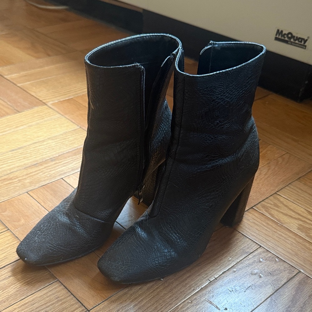 Black Croc Leather Ankle Heel boots